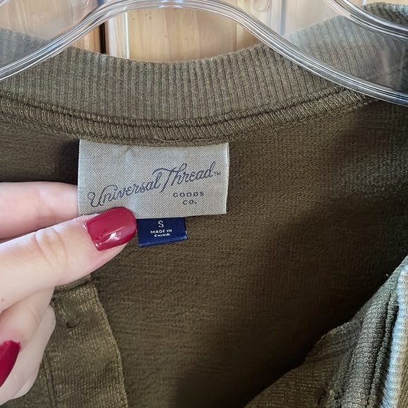 Universal Threads long sleeve - Picture 2 of 5
